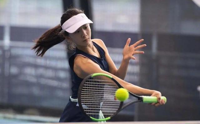 形成鲜明对 形成鲜明对